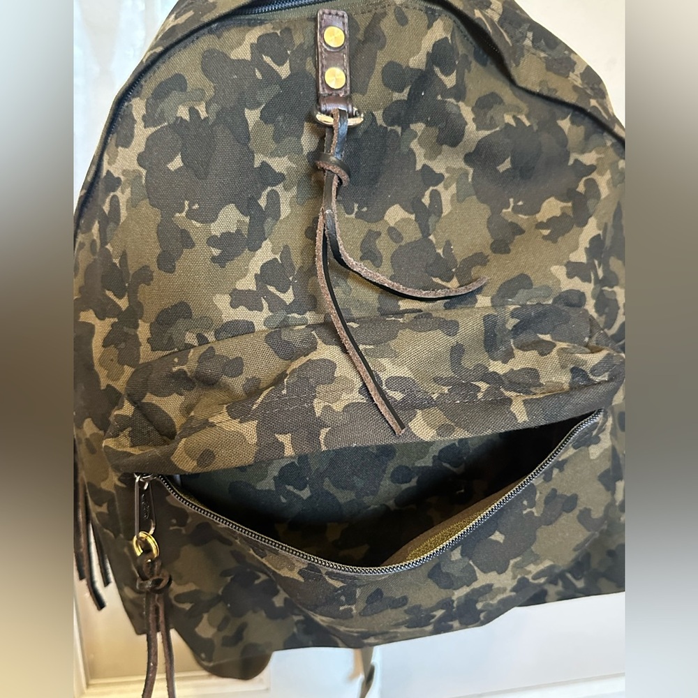 Camouflage Backpack - Picture 3 of 10